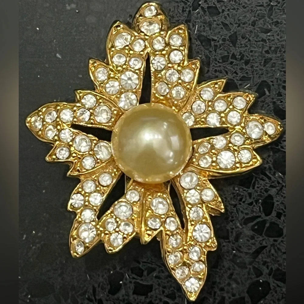 Kenneth Jay Lane KJL vintage estate pearl floral large clip on gold earrings QVC - Picture 1 of 4